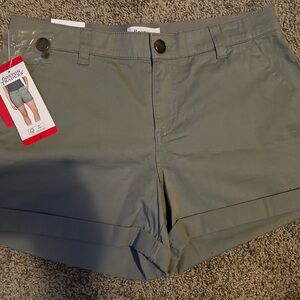 Boston Traders Women's Green Shorts size 8 NEW